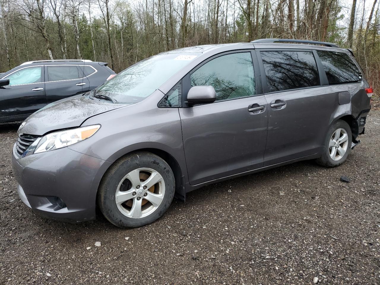 2011 TOYOTA SIENNA LE