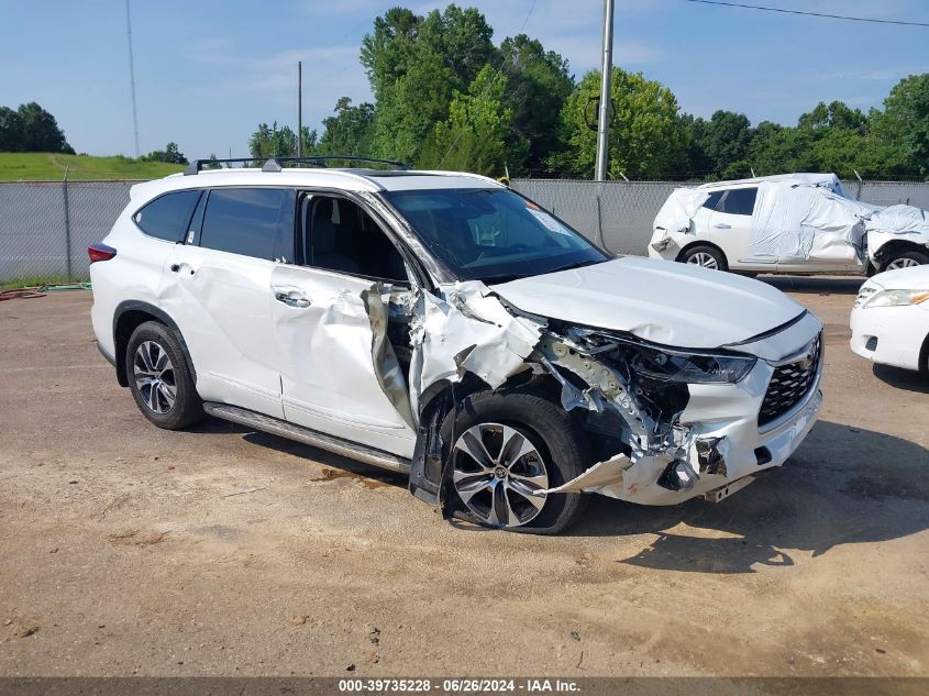 2022 TOYOTA HIGHLANDER XLE