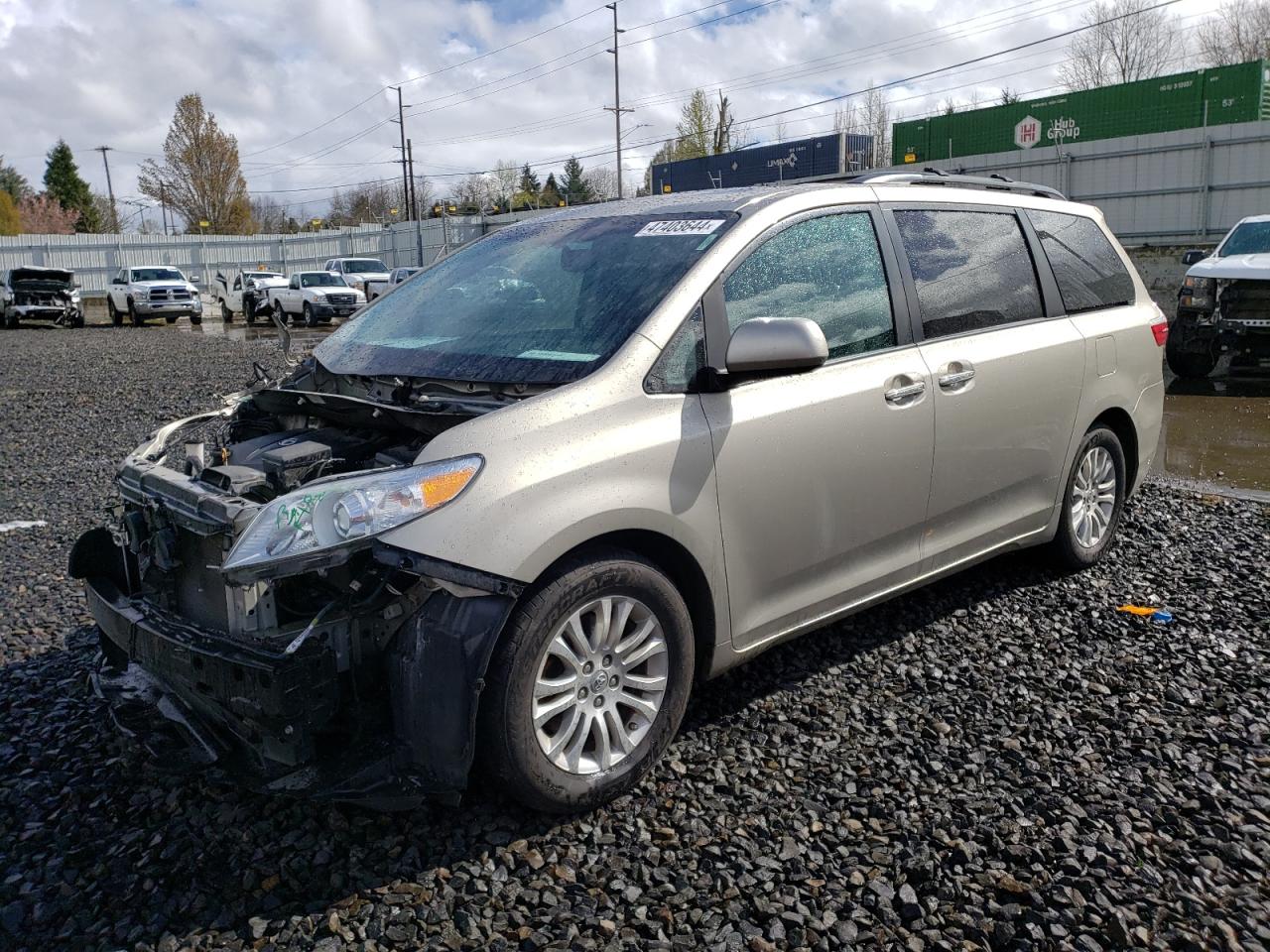 2017 TOYOTA SIENNA XLE