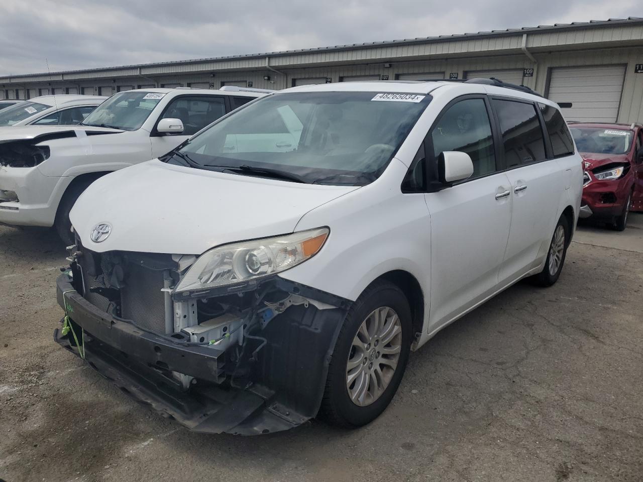 2011 TOYOTA SIENNA XLE