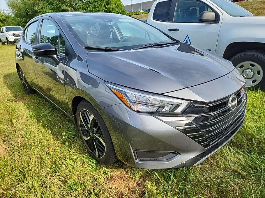 2023 NISSAN VERSA SR