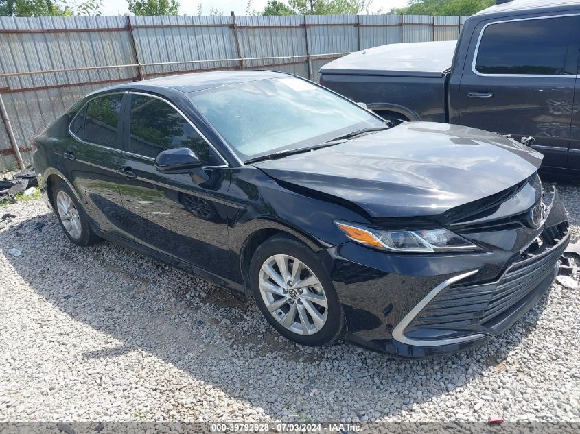 2022 TOYOTA CAMRY LE