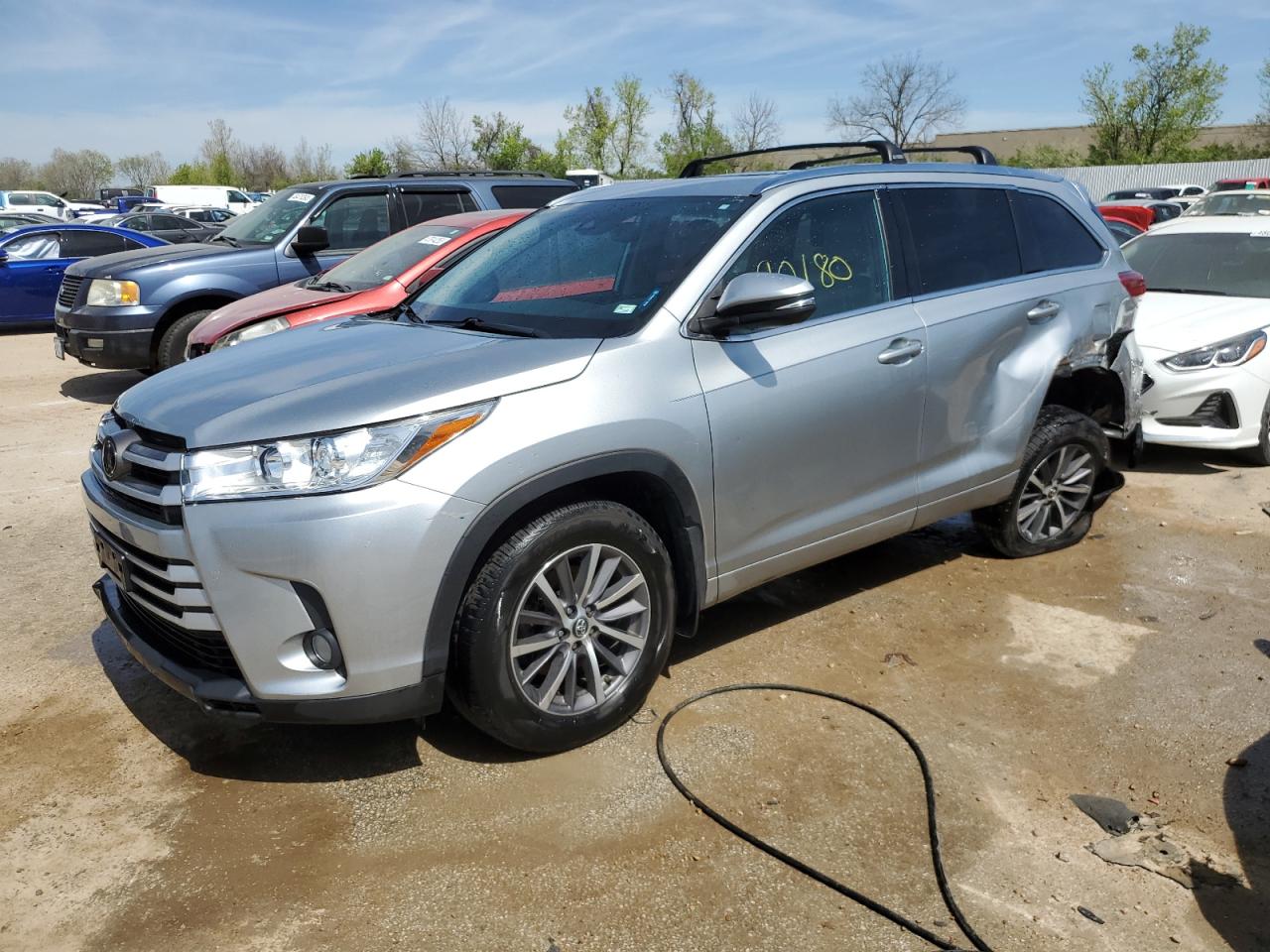 2018 TOYOTA HIGHLANDER SE