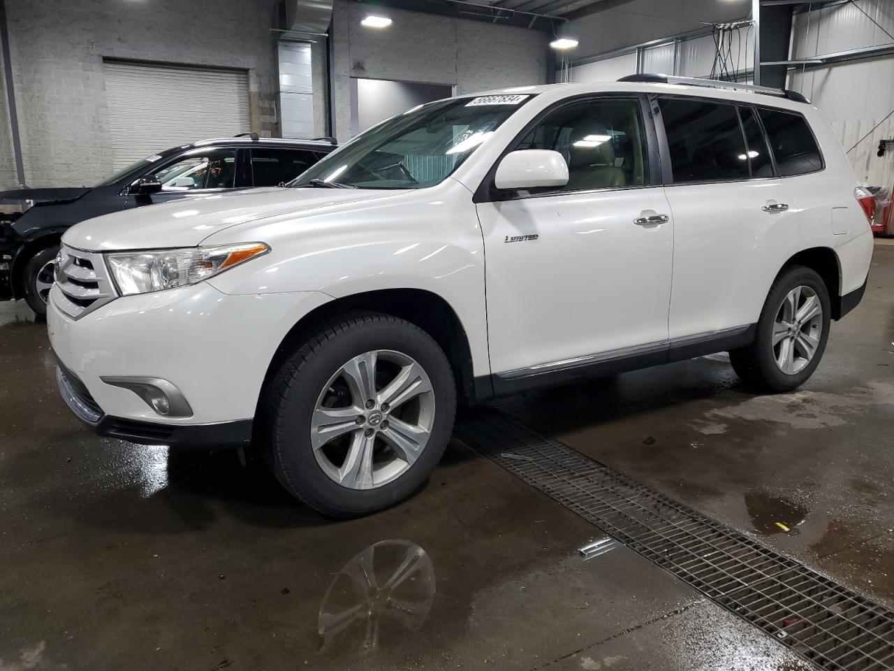 2013 TOYOTA HIGHLANDER LIMITED