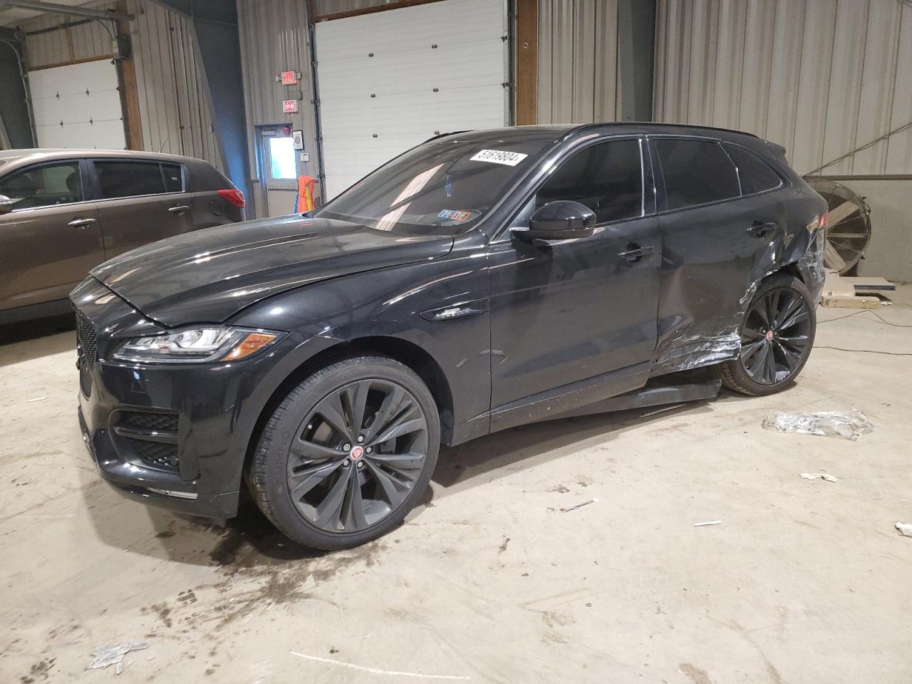 2019 JAGUAR F-PACE R - SPORT