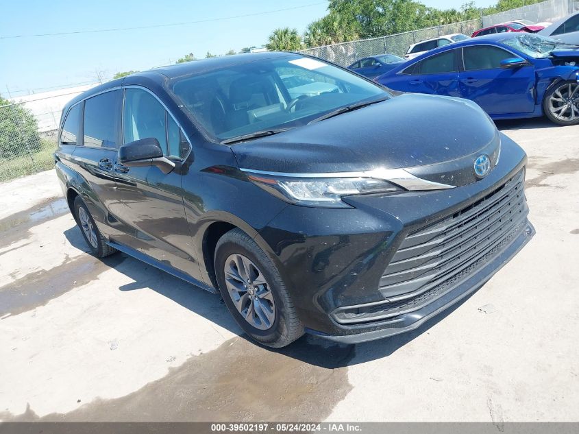 2022 TOYOTA SIENNA LE