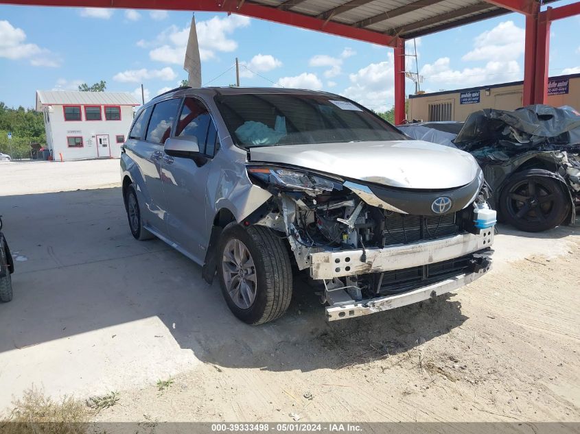 2021 TOYOTA SIENNA XLE