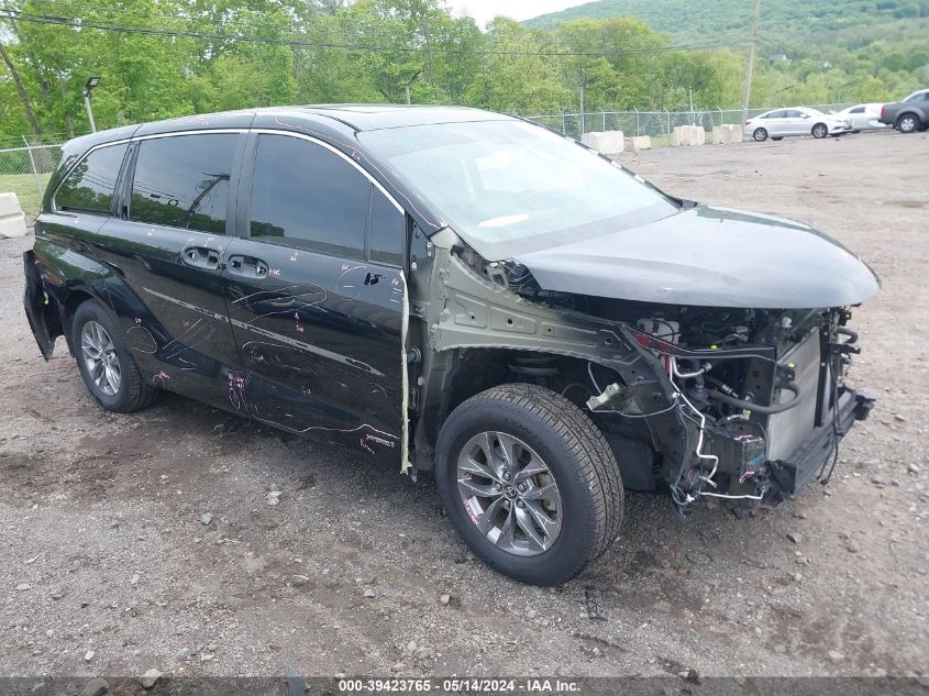 2021 TOYOTA SIENNA XLE