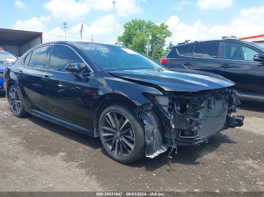 2019 TOYOTA CAMRY XSE