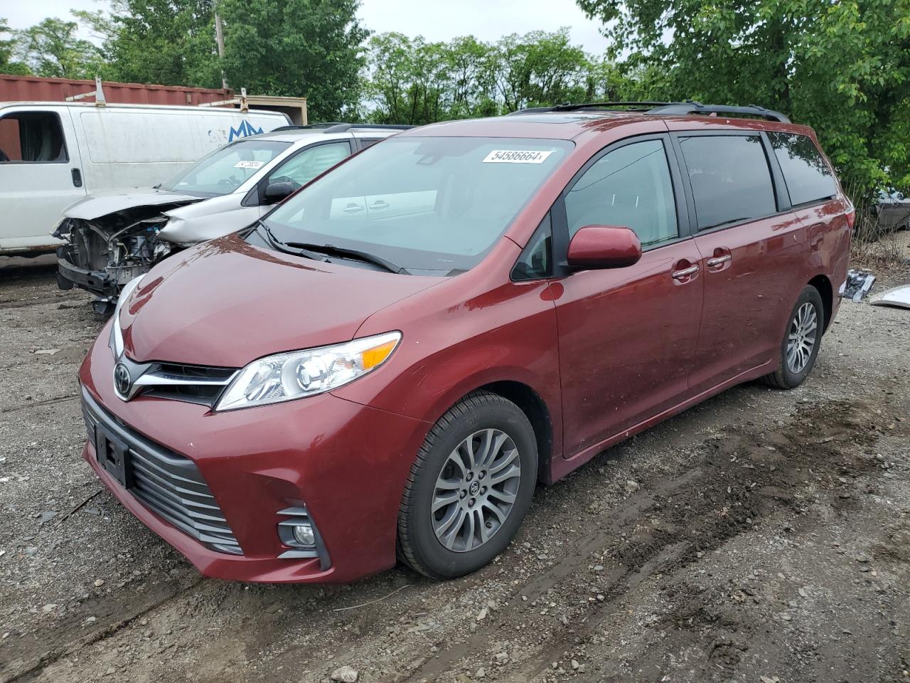 2020 TOYOTA SIENNA XLE