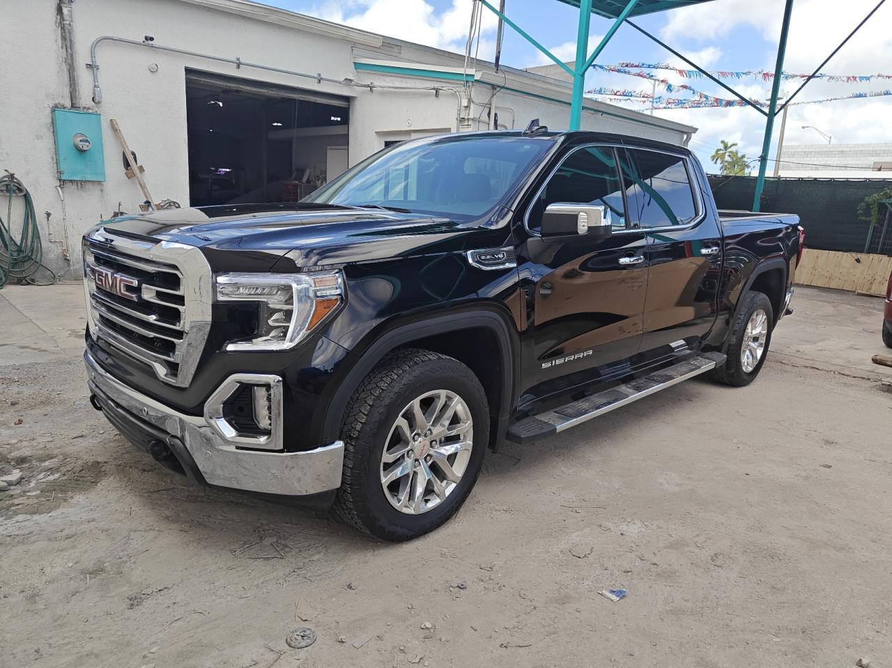 2021 GMC SIERRA K1500 SLT