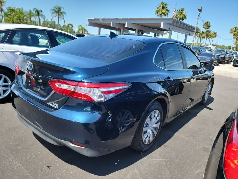 2019 TOYOTA CAMRY HYBRID LE