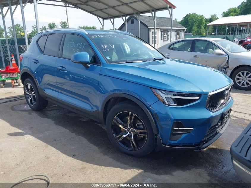 2023 VOLVO XC40 B5 CORE