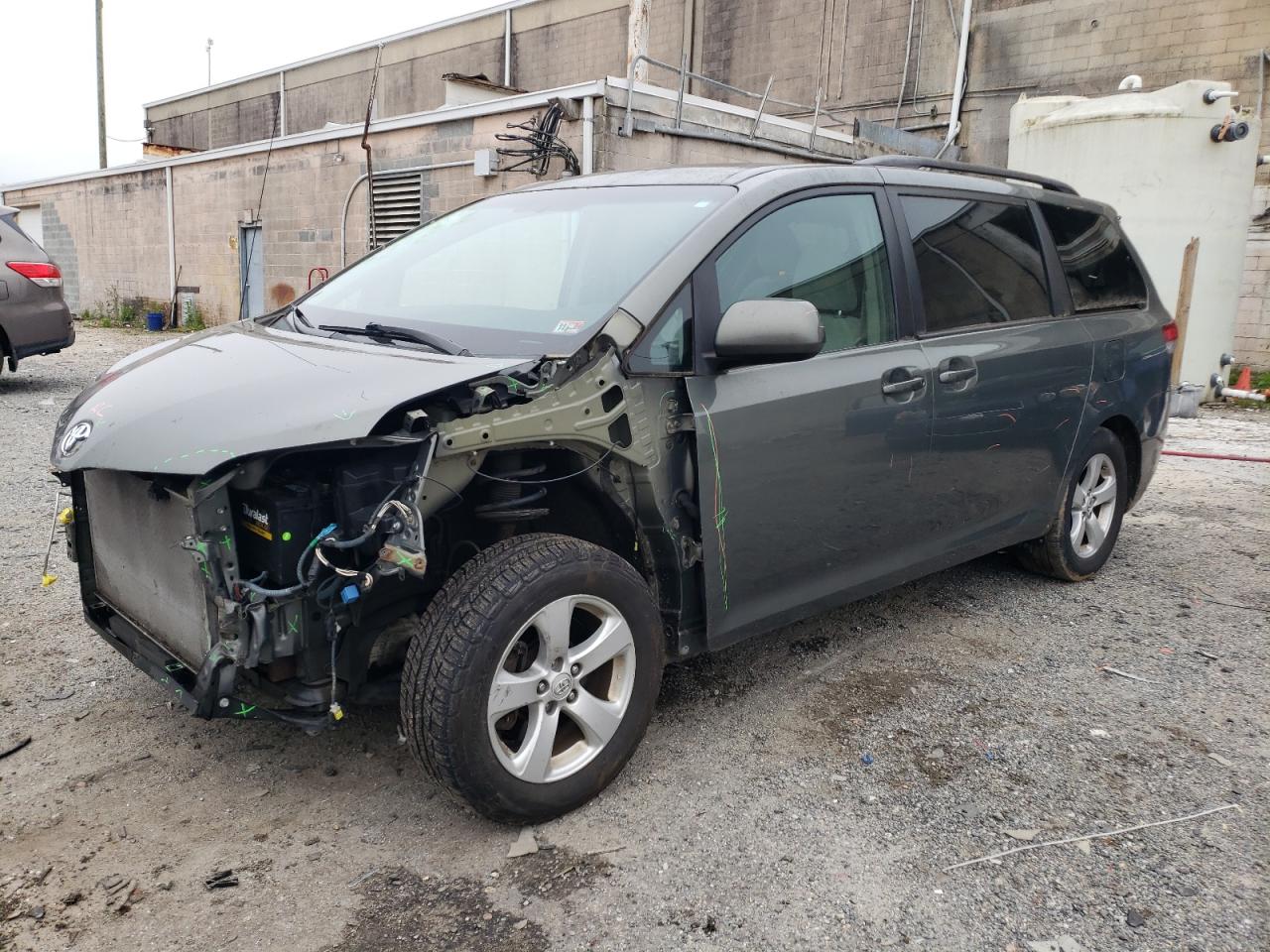 2011 TOYOTA SIENNA LE