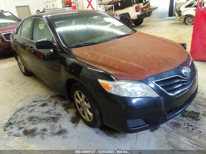 2011 TOYOTA CAMRY LE V6