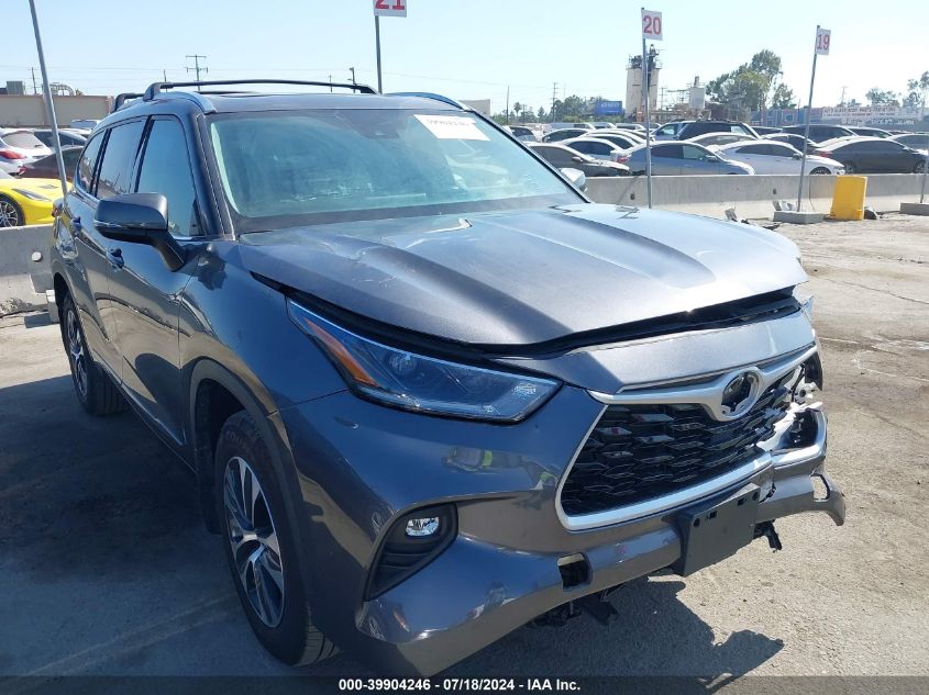 2021 TOYOTA HIGHLANDER XLE