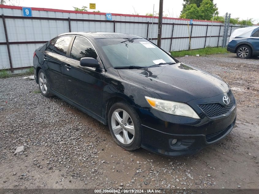 2011 TOYOTA CAMRY SE