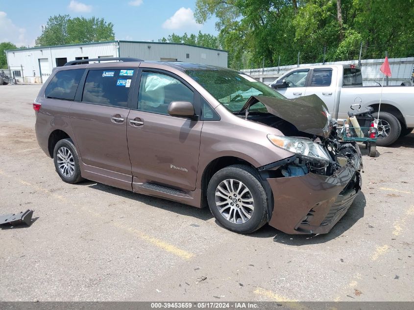 2020 TOYOTA SIENNA XLE