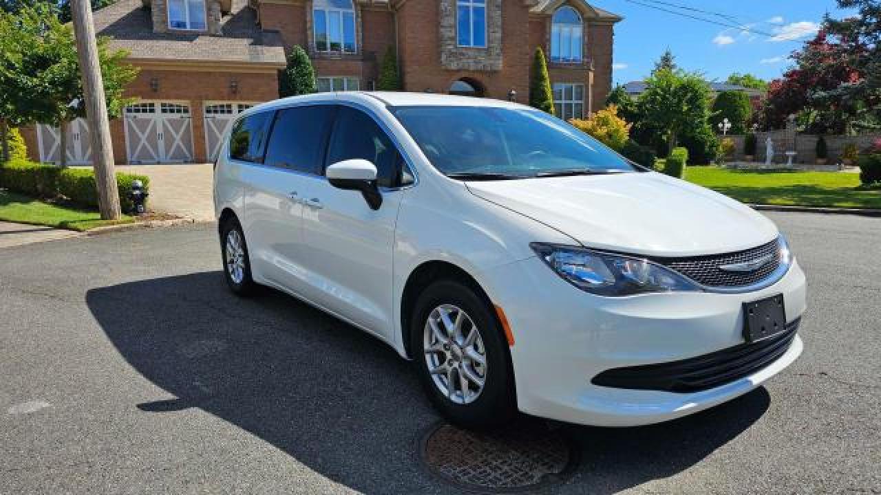 2022 CHRYSLER VOYAGER LX