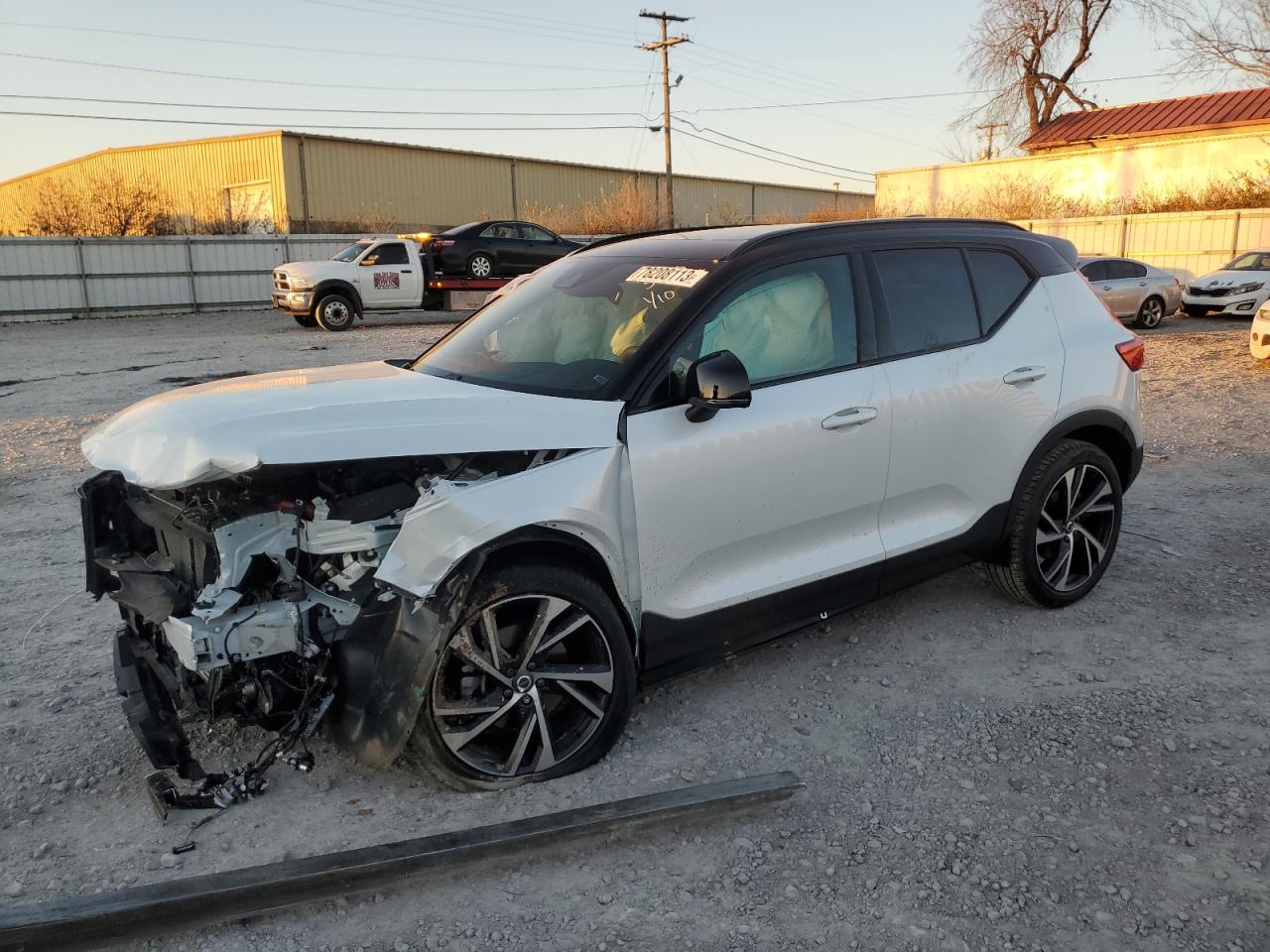 2022 VOLVO XC40 T5 R-DESIGN