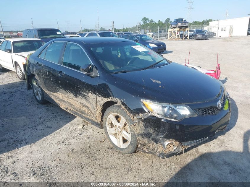 2014 TOYOTA CAMRY SE