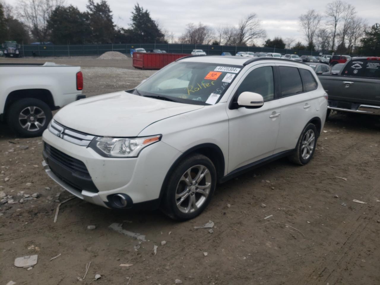 2015 MITSUBISHI OUTLANDER SE