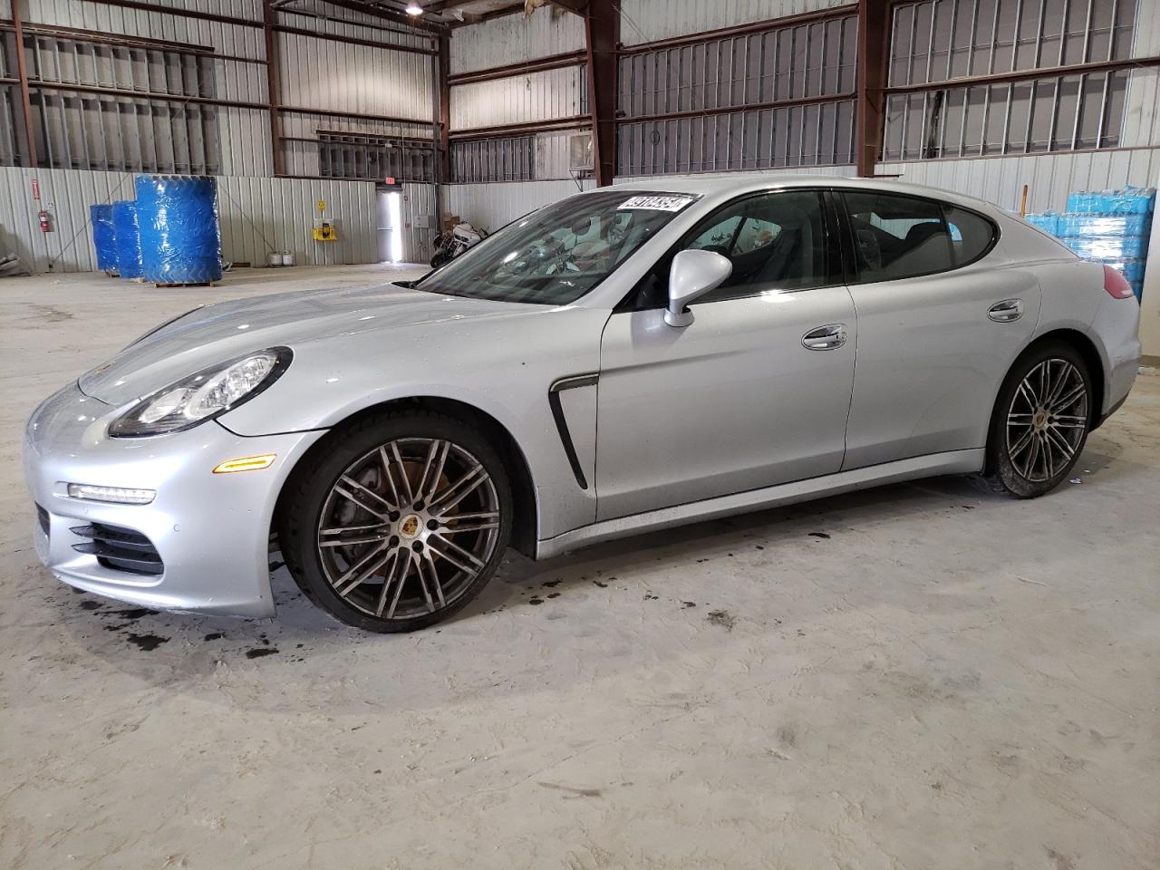 2016 PORSCHE PANAMERA 2