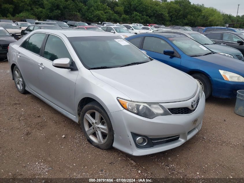 2014 TOYOTA CAMRY SE