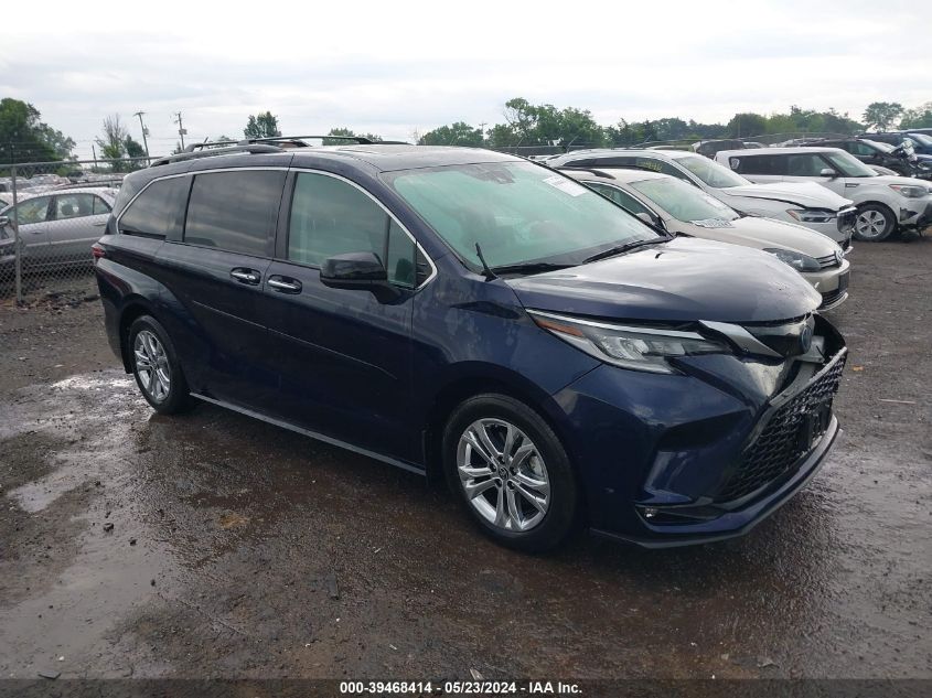 2022 TOYOTA SIENNA XSE