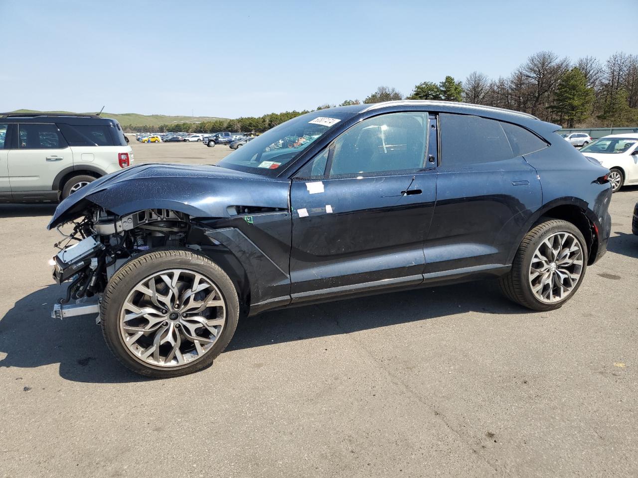 2021 ASTON MARTIN DBX