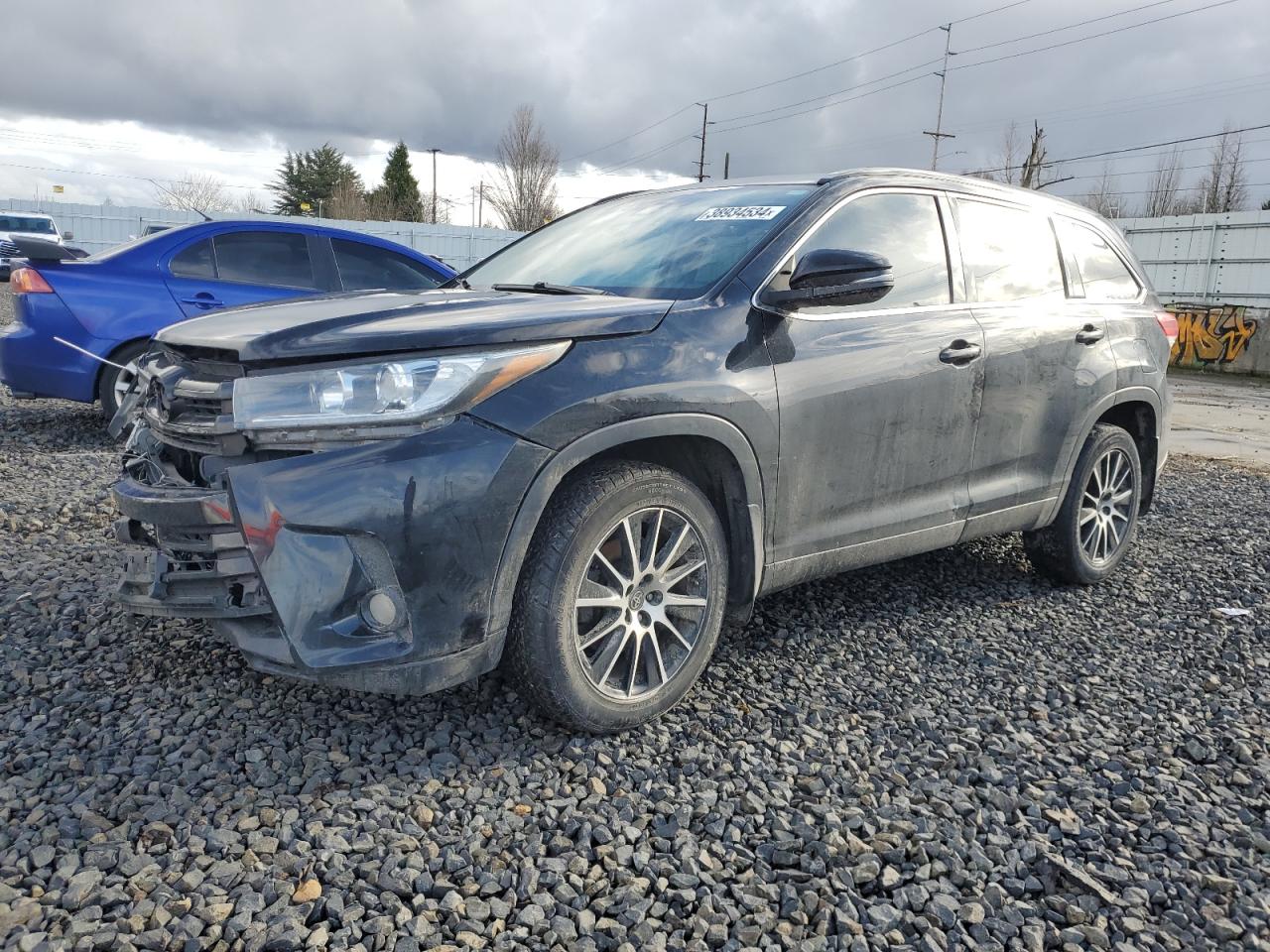 2017 TOYOTA HIGHLANDER SE