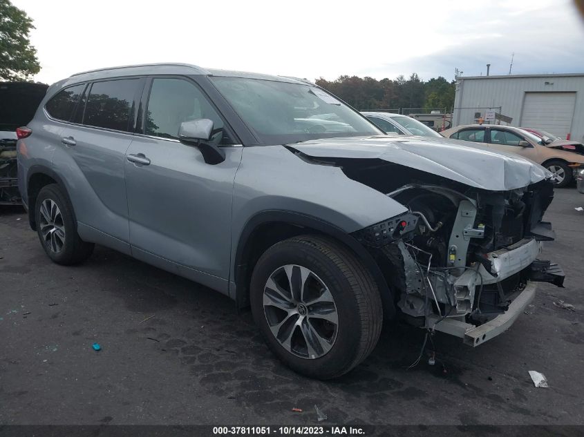 2021 TOYOTA HIGHLANDER XLE