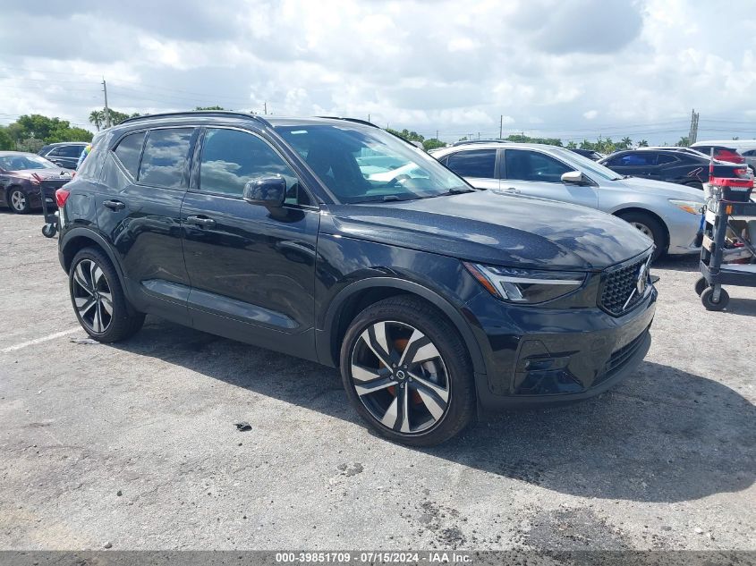 2023 VOLVO XC40 PLUS