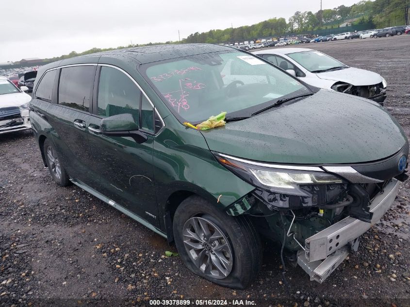 2021 TOYOTA SIENNA XLE