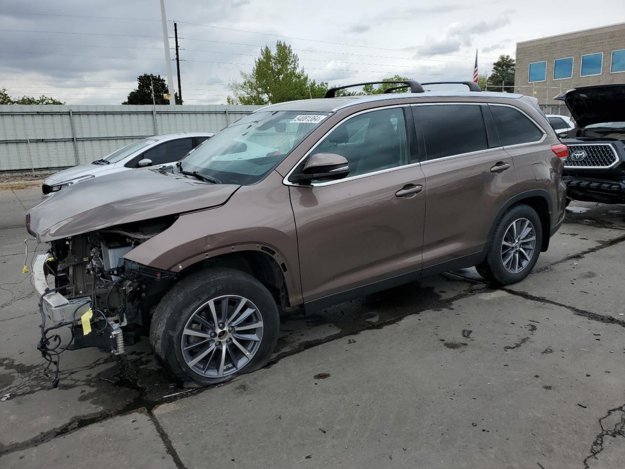 2019 TOYOTA HIGHLANDER SE