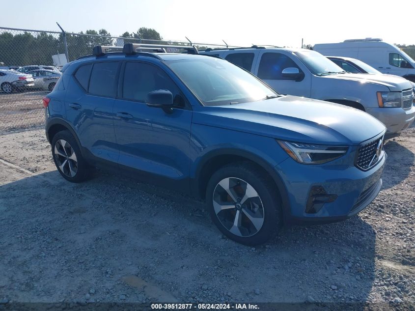 2023 VOLVO XC40 B5 PLUS DARK THEME