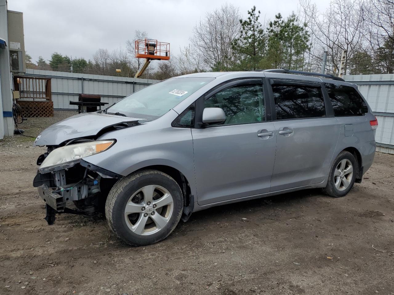 2011 TOYOTA SIENNA LE