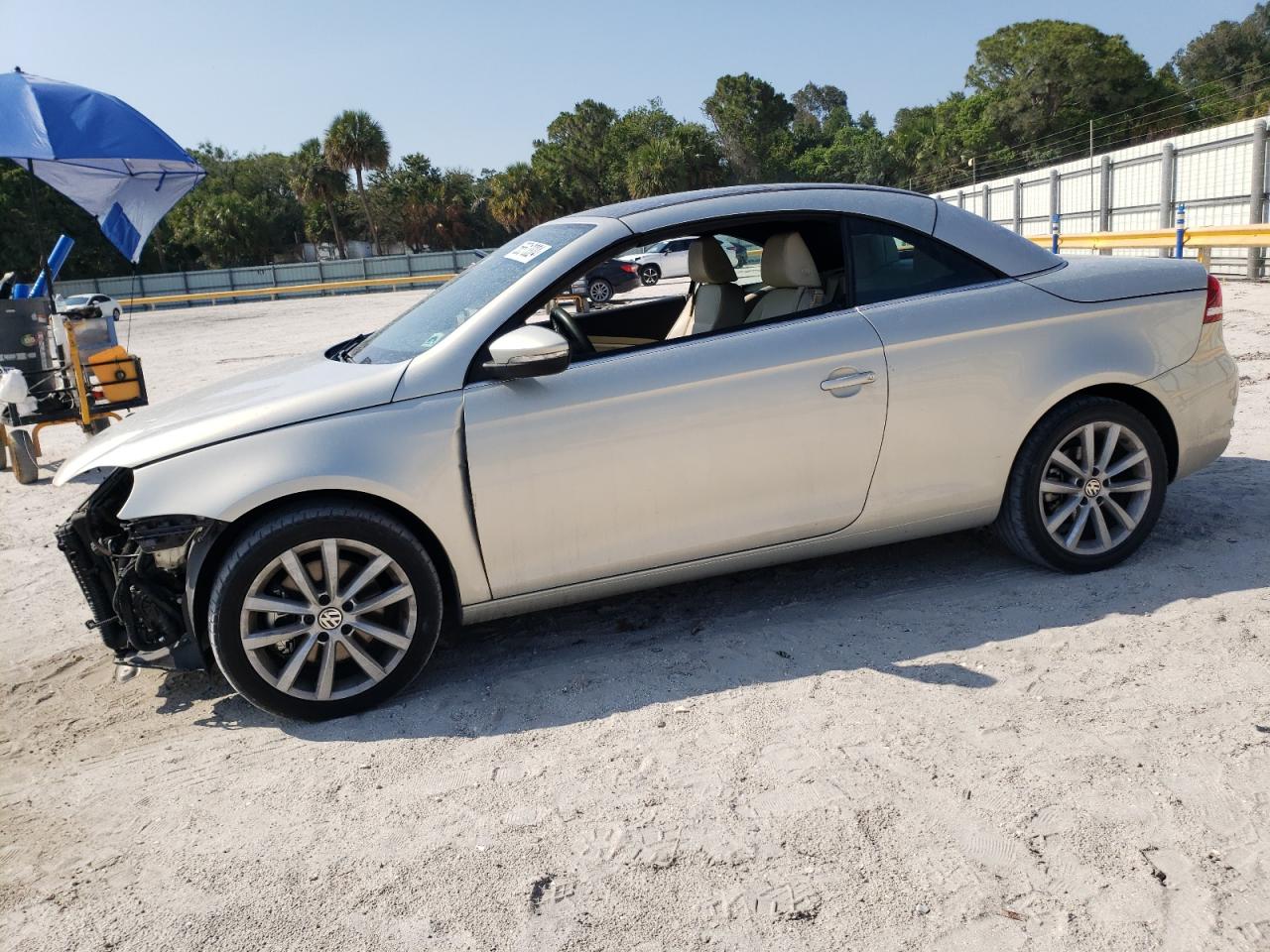 2012 VOLKSWAGEN EOS KOMFORT