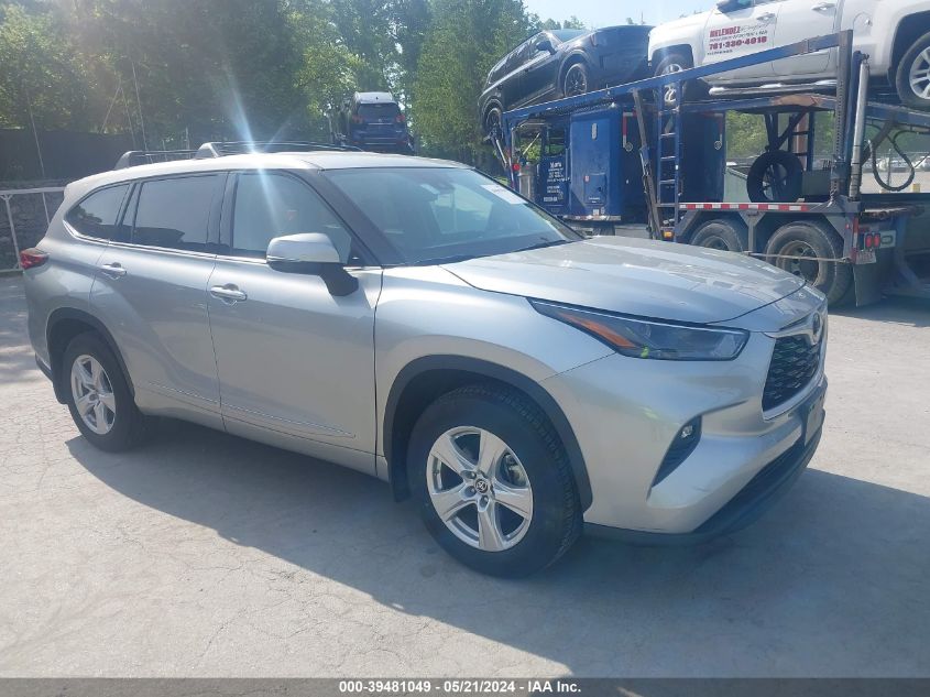 2022 TOYOTA HIGHLANDER LE