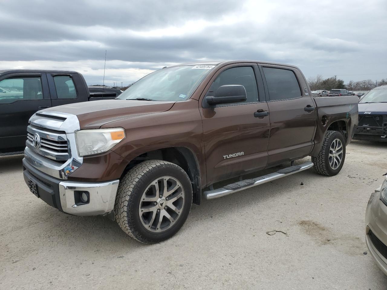 2017 TOYOTA TUNDRA CREWMAX SR5