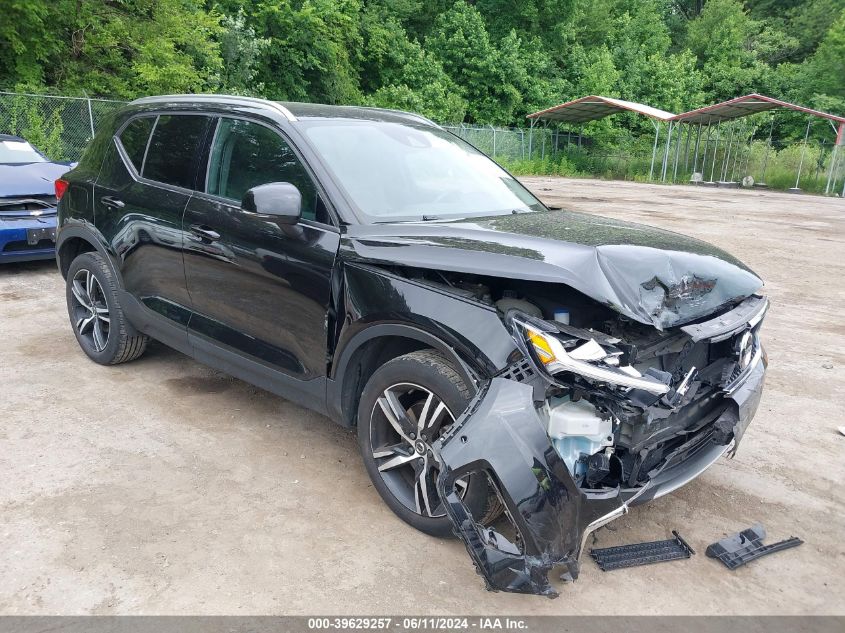 2019 VOLVO XC40 T4 MOMENTUM