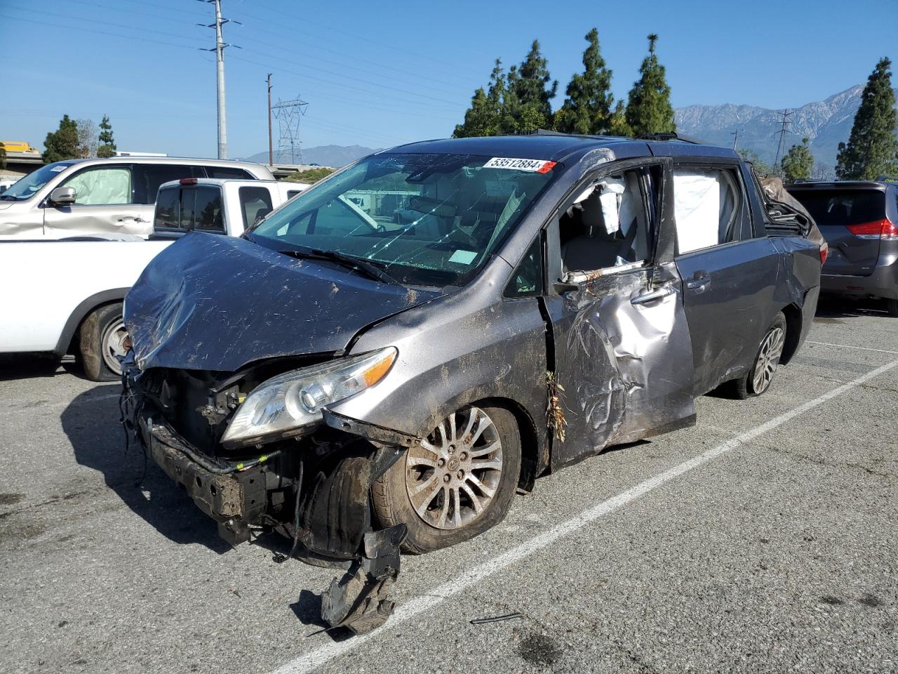 2019 TOYOTA SIENNA XLE