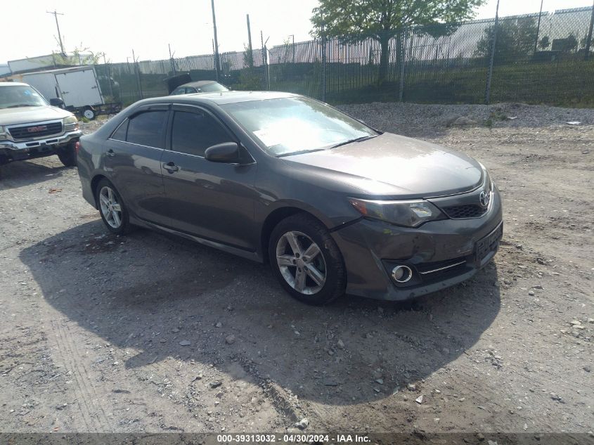 2014 TOYOTA CAMRY SE