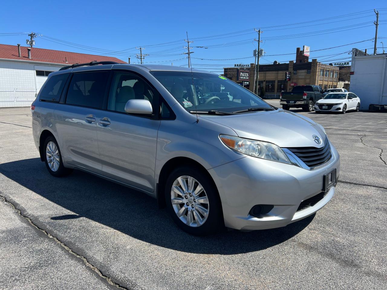 2011 TOYOTA SIENNA LE