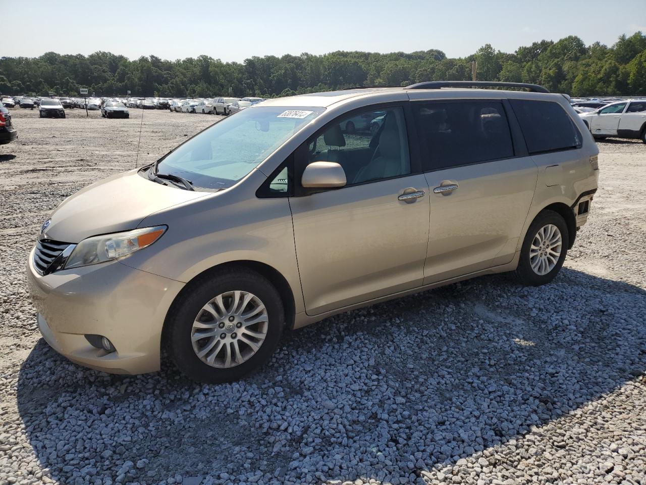 2013 TOYOTA SIENNA XLE