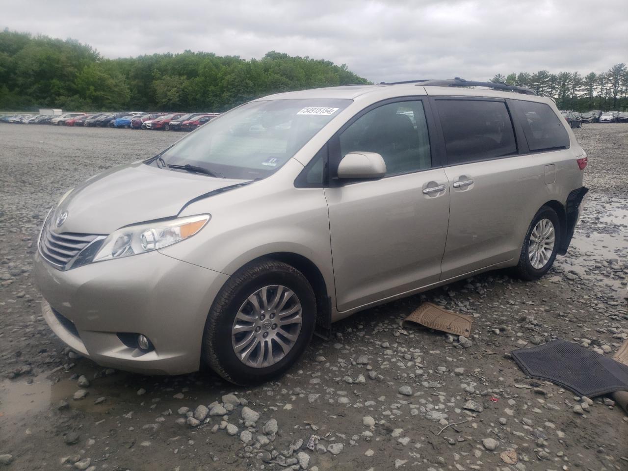 2015 TOYOTA SIENNA XLE