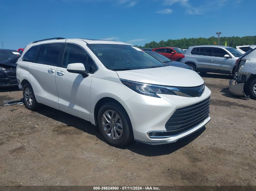 2023 TOYOTA SIENNA XLE