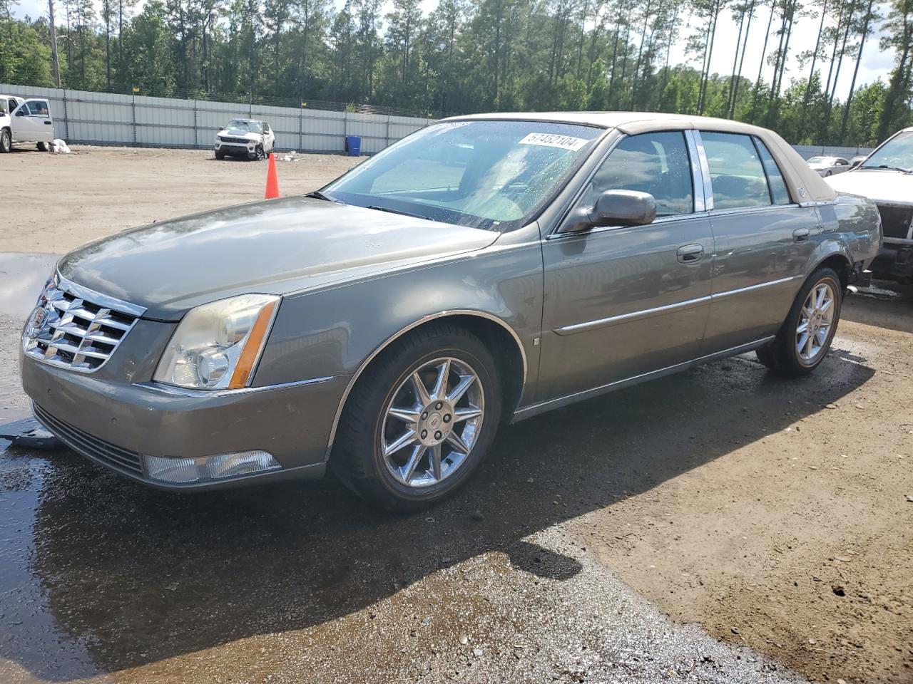 2010 CADILLAC DTS LUXURY COLLECTION