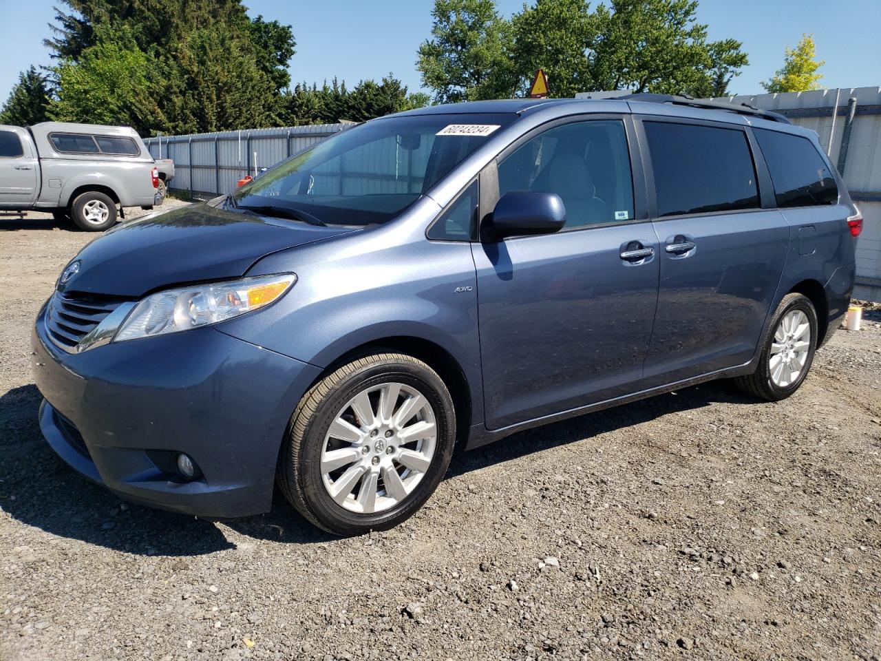 2017 TOYOTA SIENNA XLE