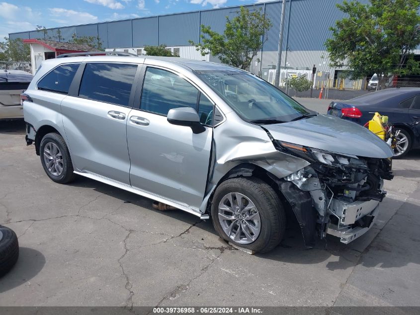 2024 TOYOTA SIENNA LE